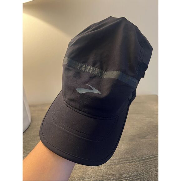 BROOKS BASE HAT - Picture 1 of 11